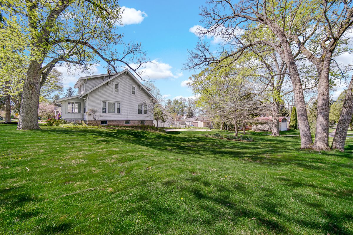 415 Elmhurst Street, Valparaiso, IN 46385