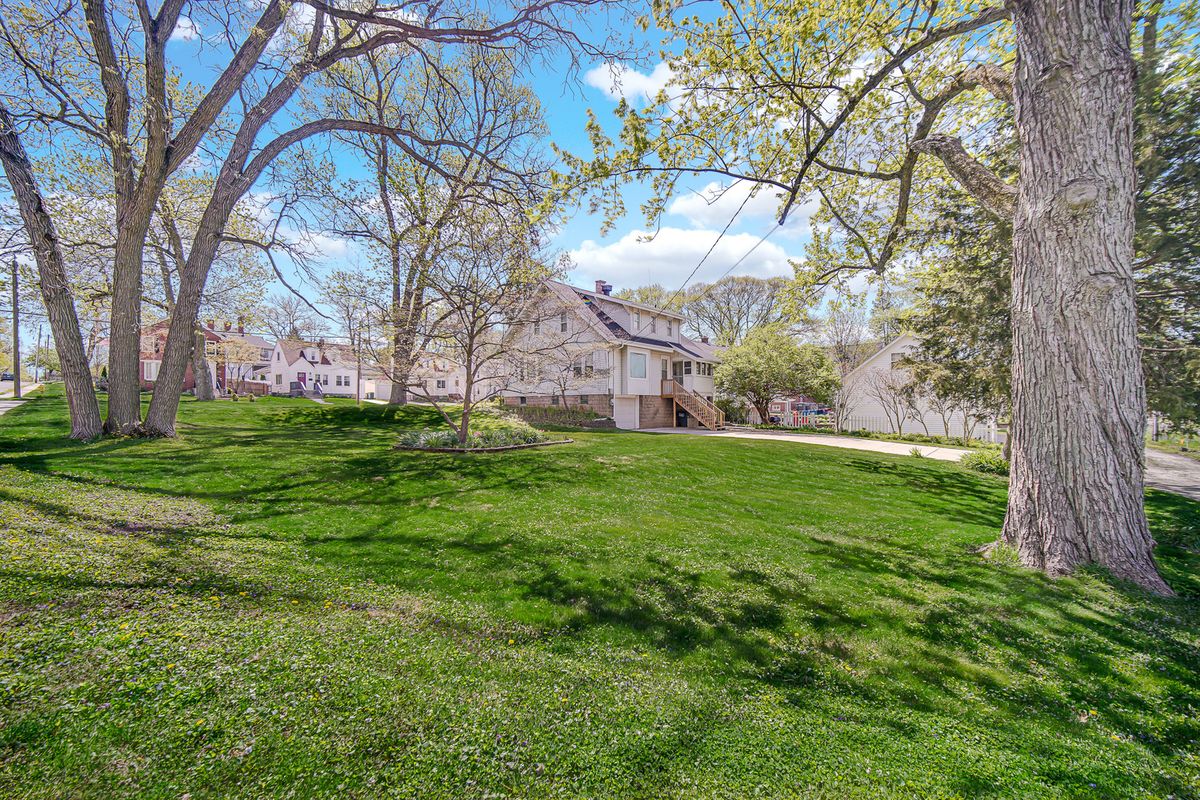 415 Elmhurst Street, Valparaiso, IN 46385