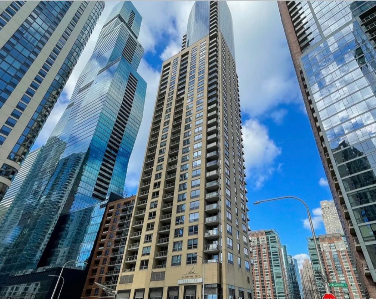 420 Waterside Drive — Chicago, IL 60601