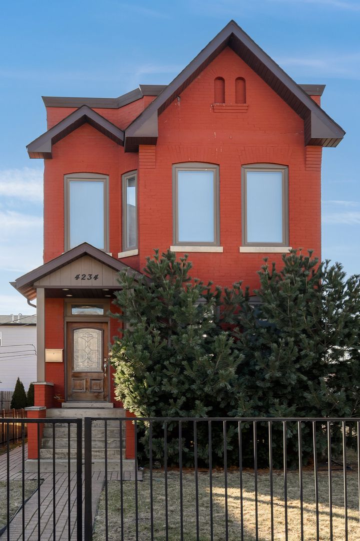 4234 St Lawrence Avenue — Chicago, IL 60653