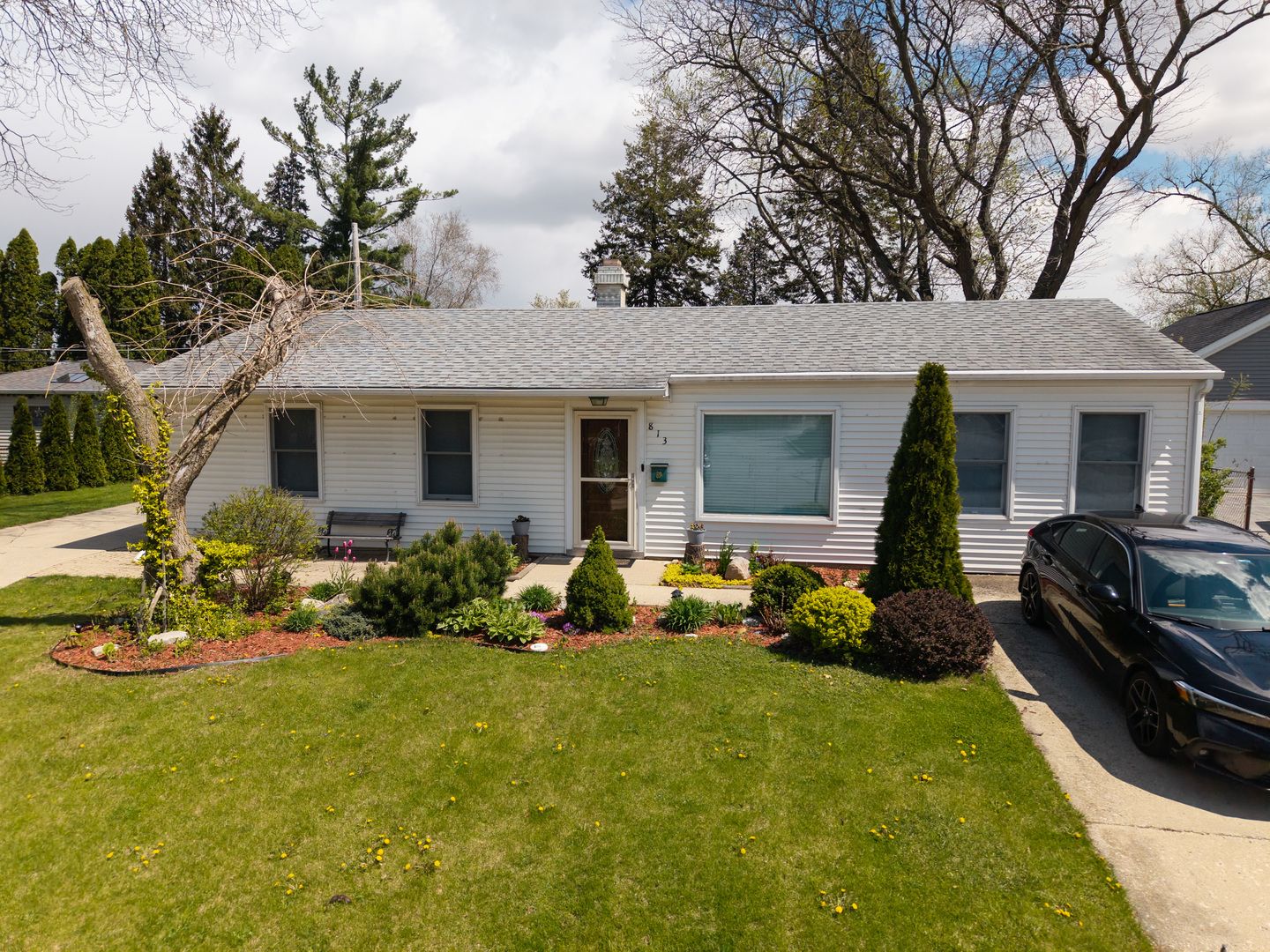 813 Parkside Court — Streamwood, IL 60107