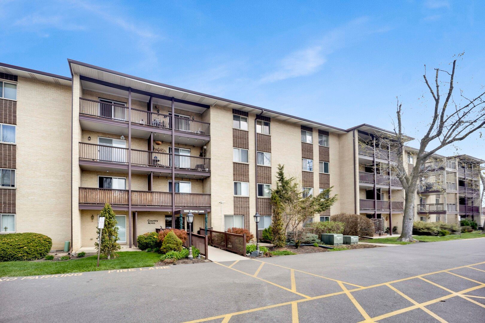650 Murray Lane #203 — Des Plaines, IL 60016