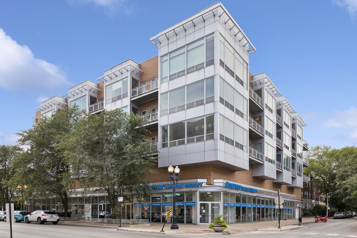 3920 Sheridan Road, Chicago, IL 60613
