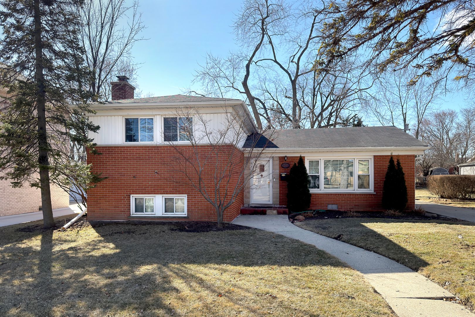 240 Hatlen Avenue — Mount Prospect, IL 60056