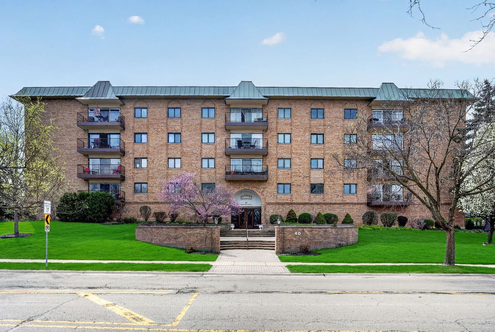 40 S Main Street #3-H — Glen Ellyn, IL 60137