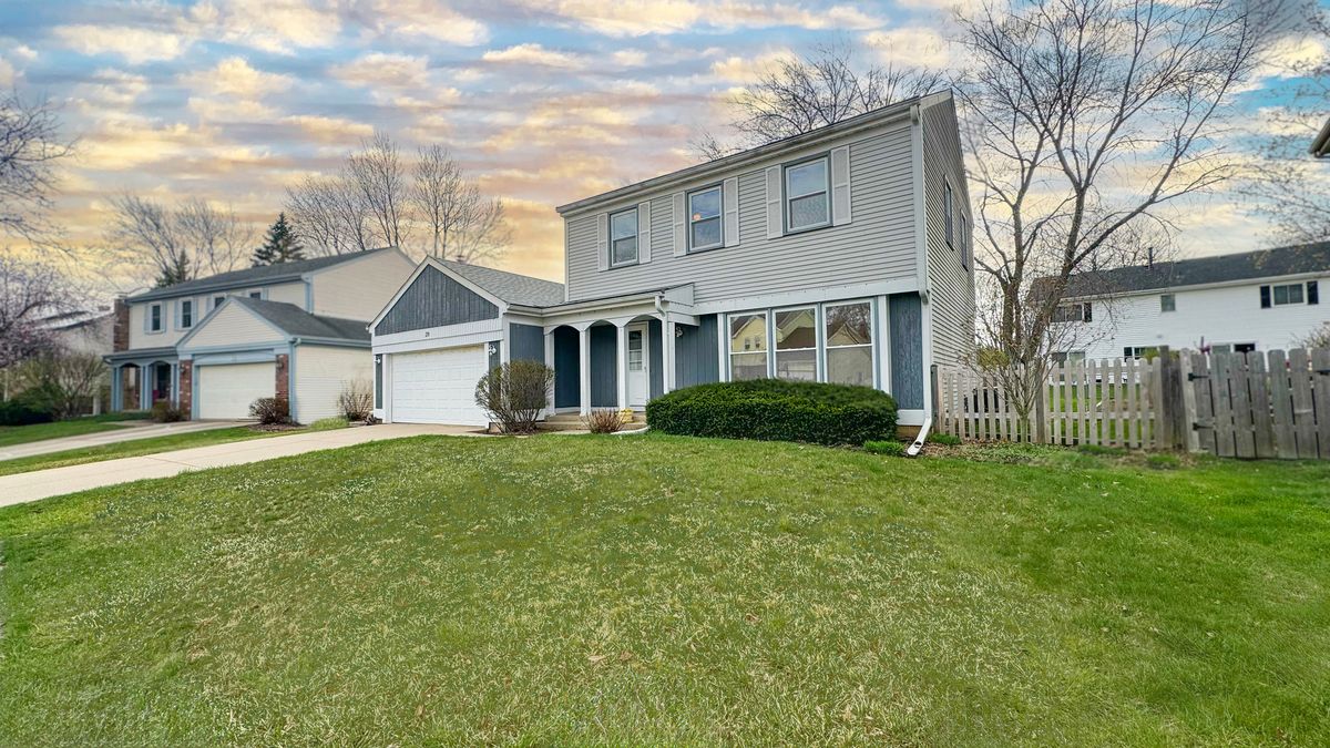 28 Montgomery Lane, Vernon Hills, IL 60061