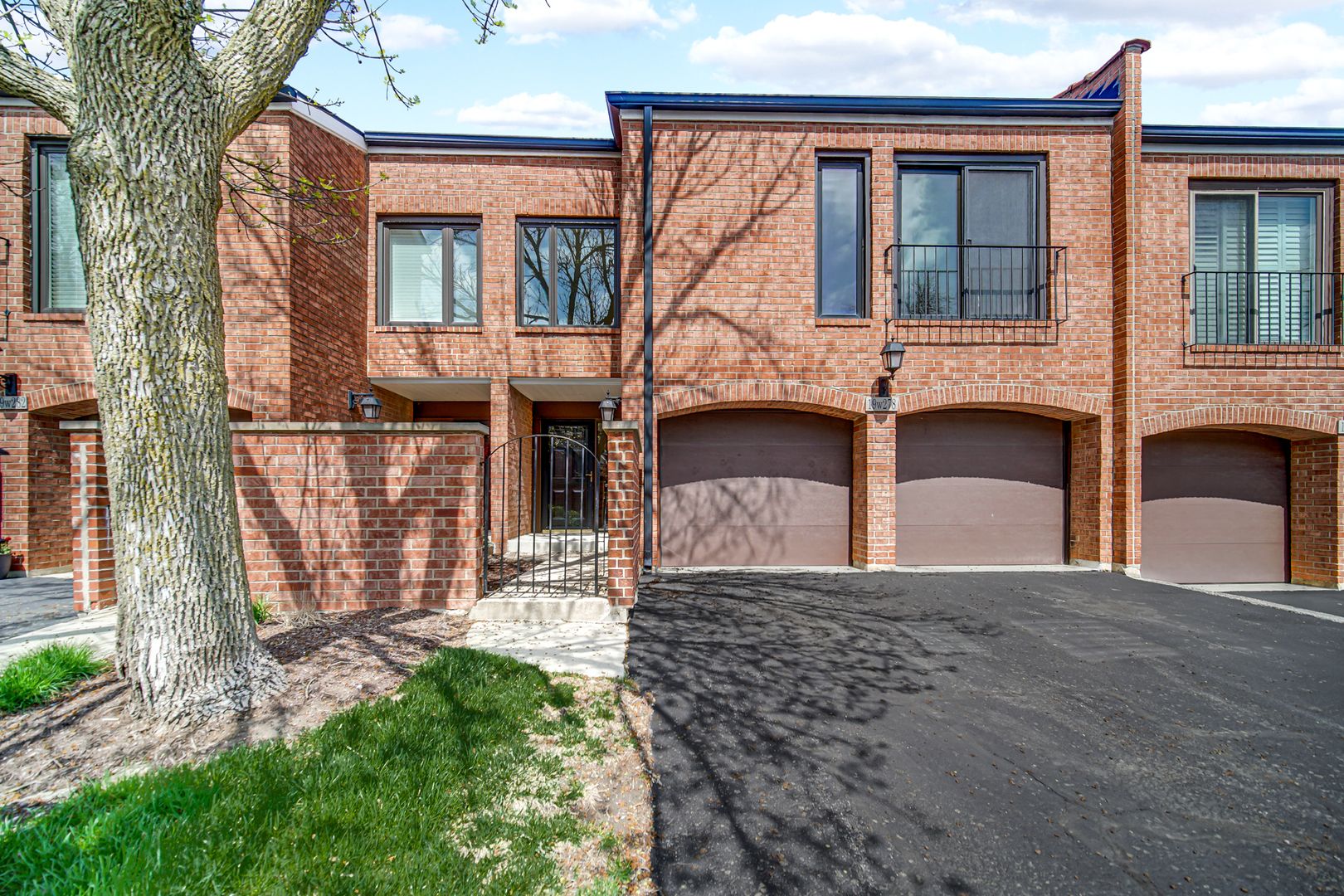 19W278 Governors Trail — Oak Brook, IL 60523