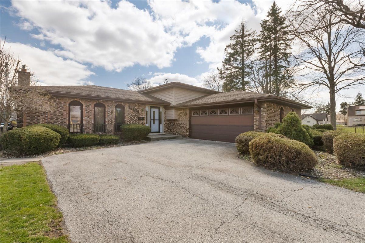 16533 Louis Avenue — South Holland, IL 60473