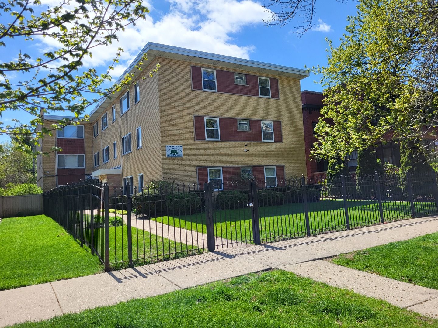 1427 W Jarvis Avenue #2A — Chicago, IL 60626