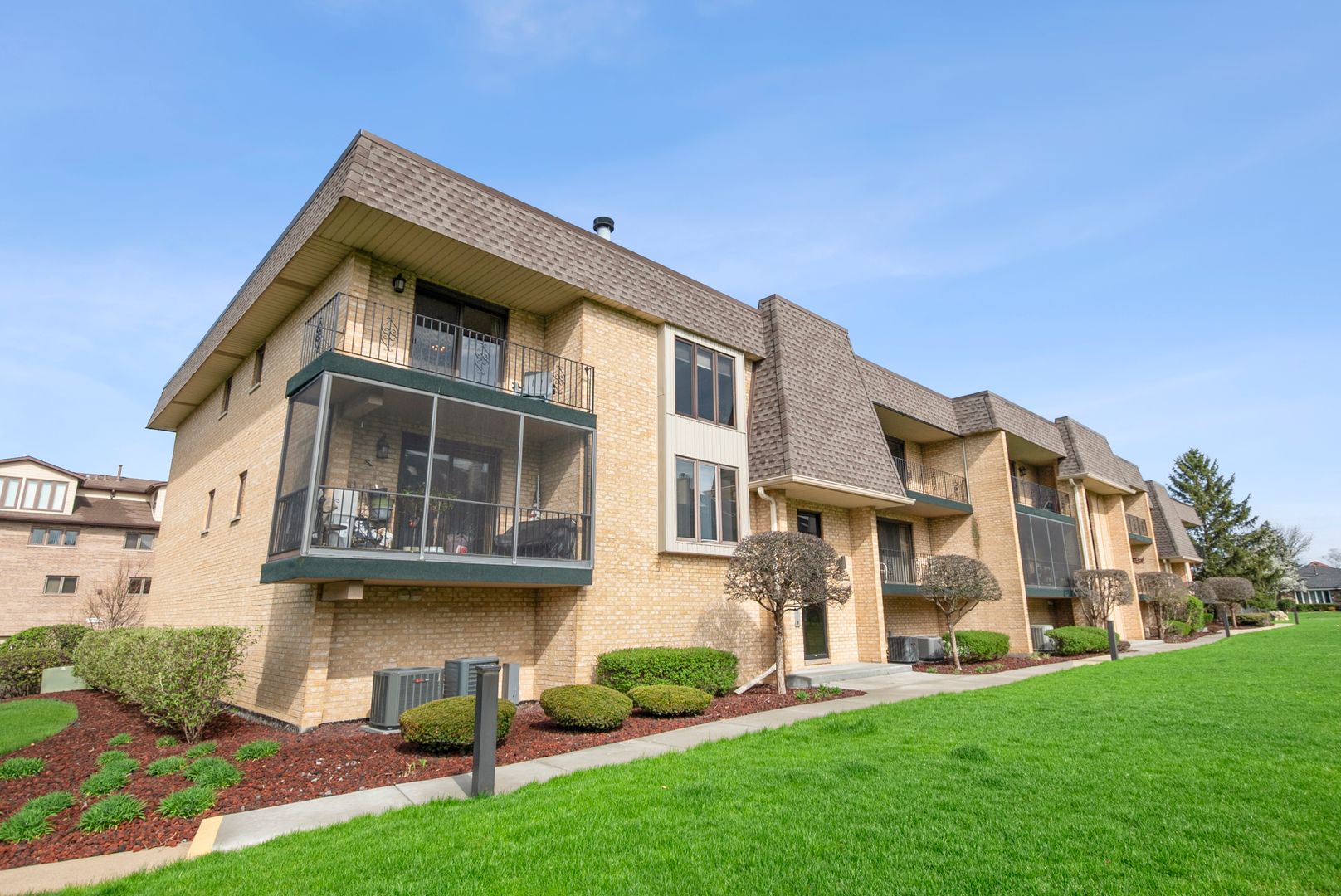 15705 Old Orchard Court #2S — Orland Park, IL 60462