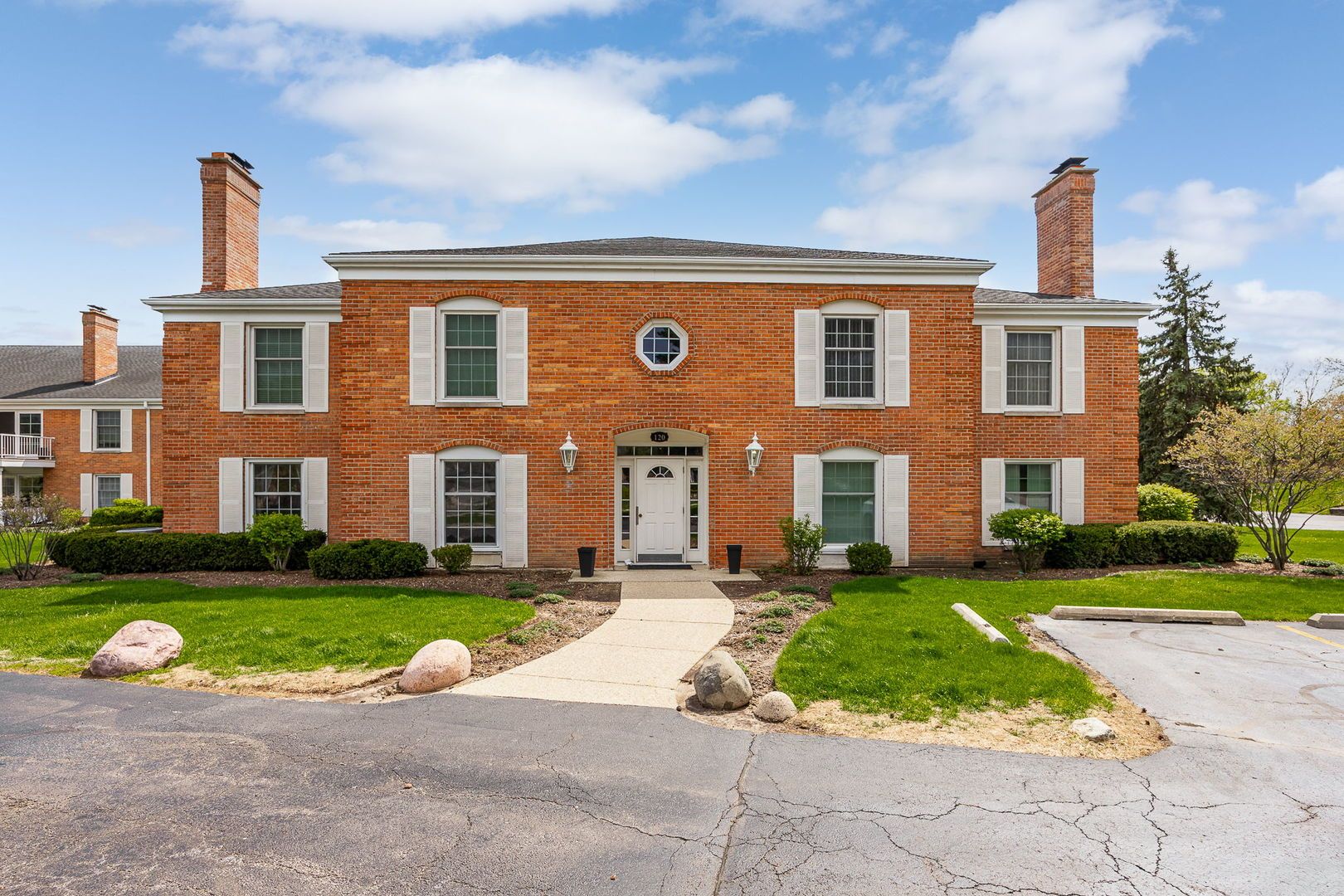 120 Carriage Way Drive #B101 — Burr Ridge, IL 60527