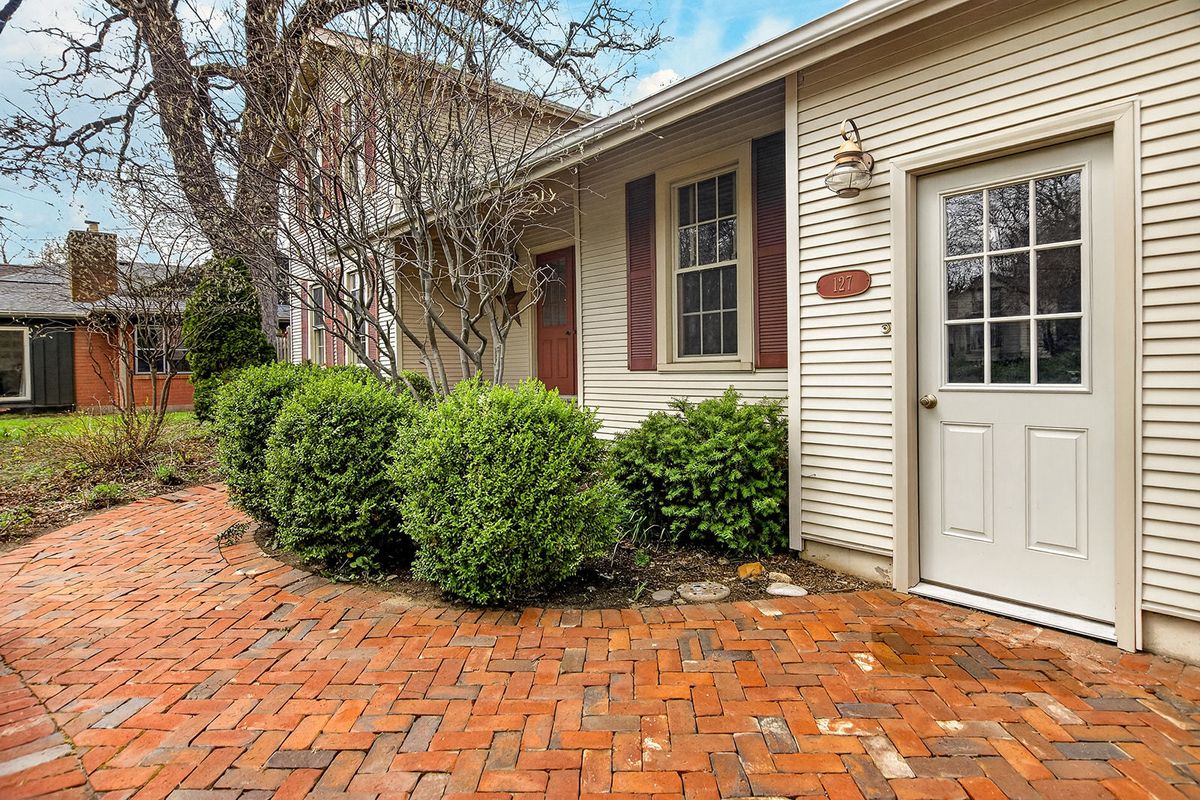 127 W RIVER Street, Rockton, IL 61072