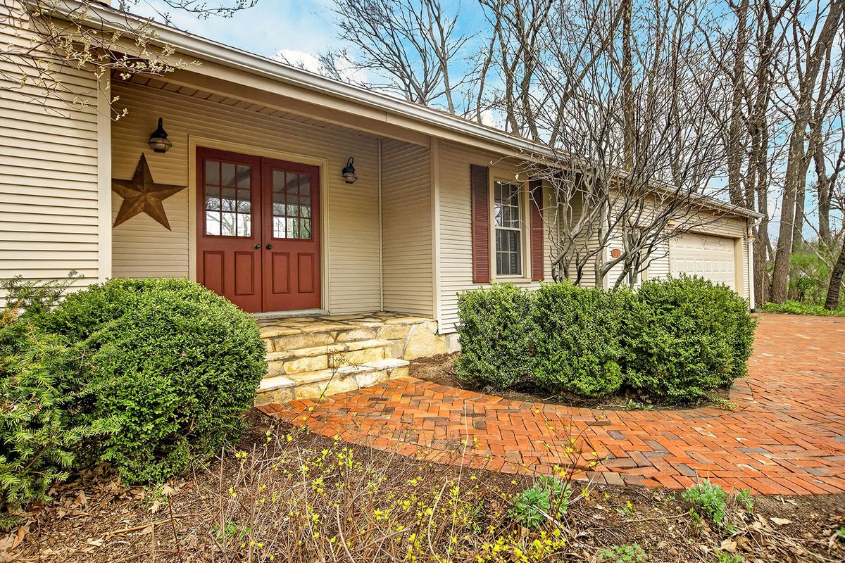 127 W RIVER Street, Rockton, IL 61072