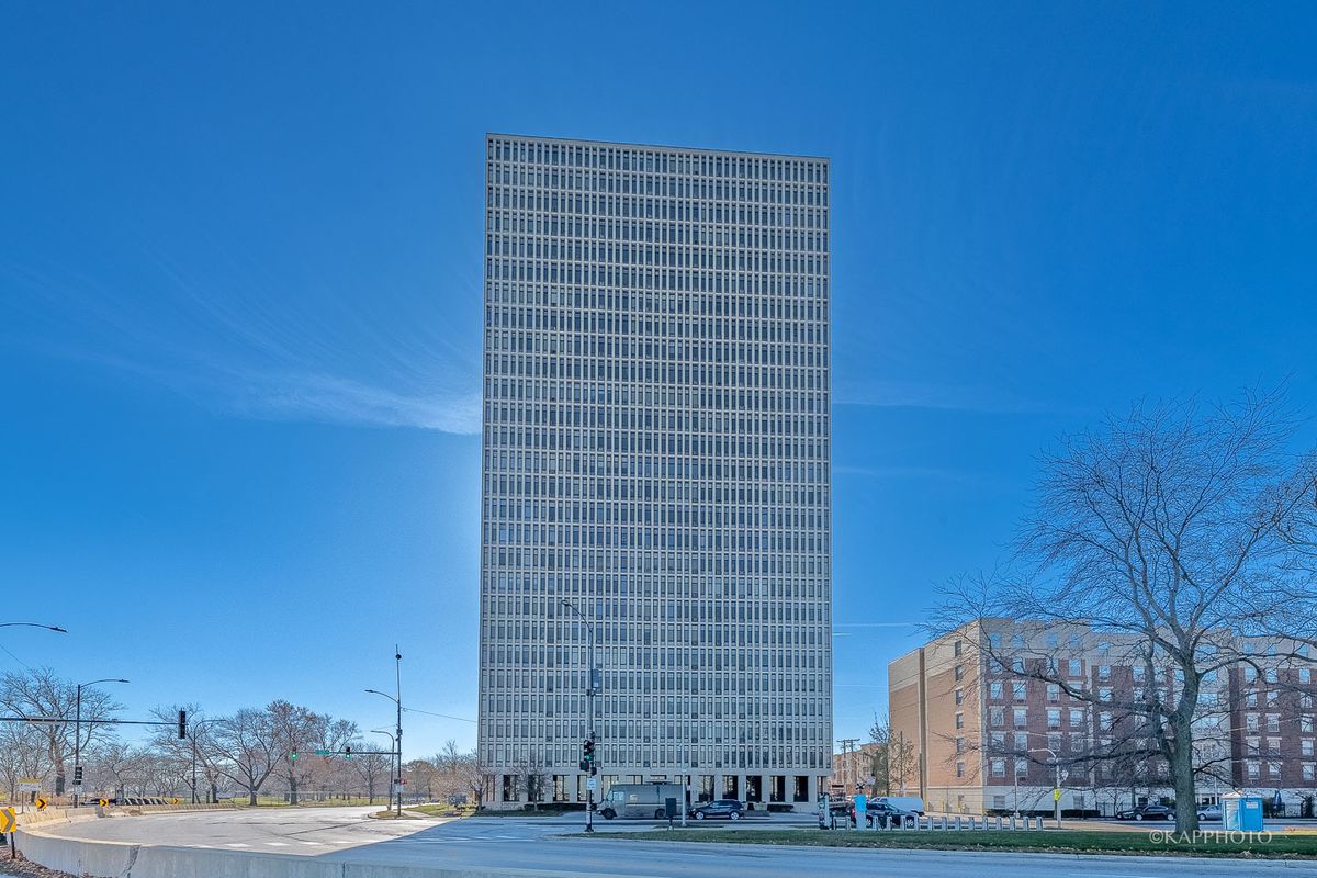 6700 South Shore Drive, Chicago, IL 60649