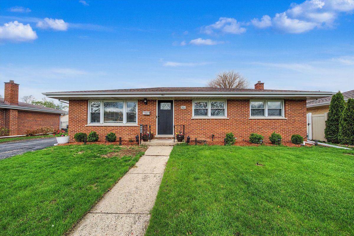 581 Welter Drive, Wood Dale, IL 60191