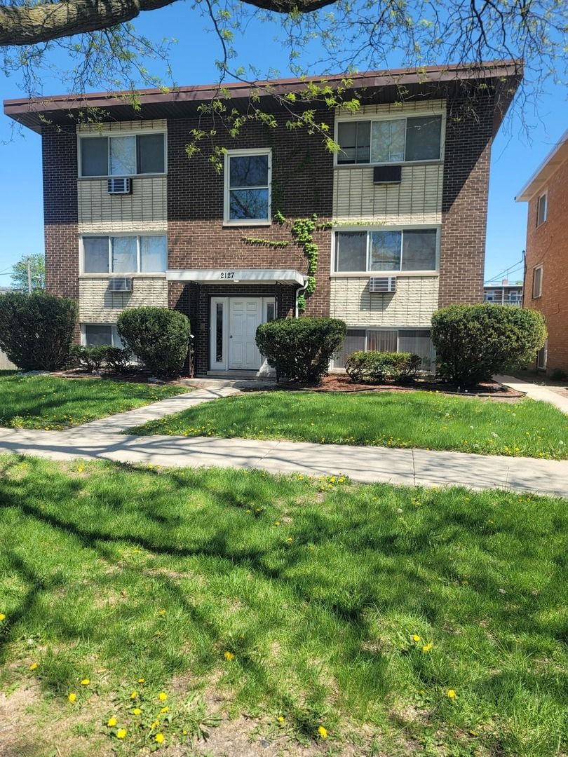 2127 S 15th Avenue — Broadview, IL 60155