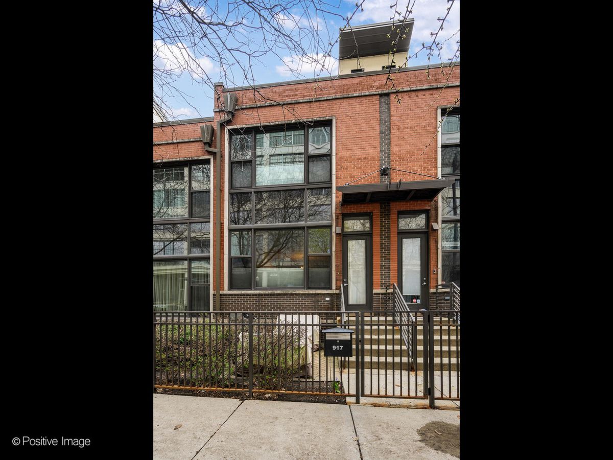 917 Kingsbury Street, Chicago, IL 60610