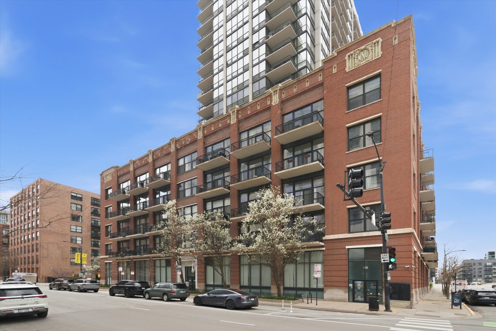 210 S Desplaines Street #1210 — Chicago, IL 60661