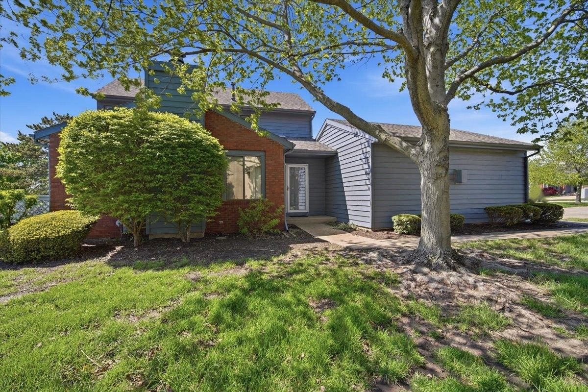 2 Sun Pointe Court #2A — Bloomington, IL 61704
