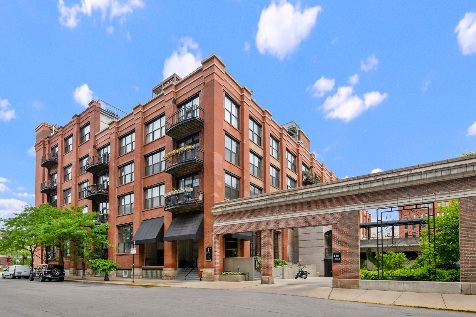 1000 W Washington Boulevard #432 — Chicago, IL 60607