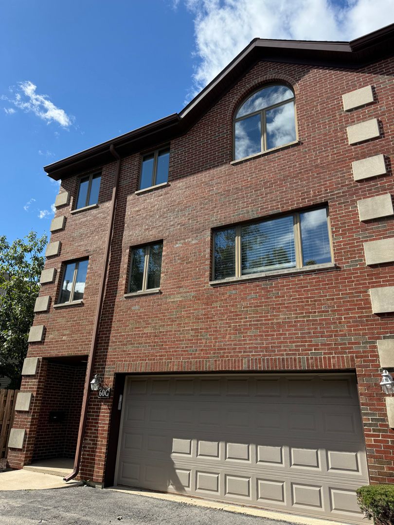 60 S Dee Road #G — Park Ridge, IL 60068