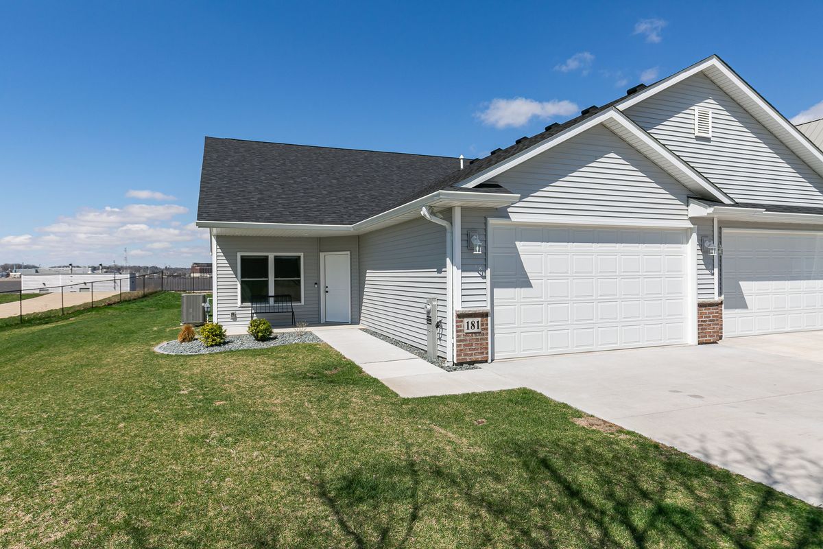 181 Beacon Harbor Circle, East Moline, IL 61244