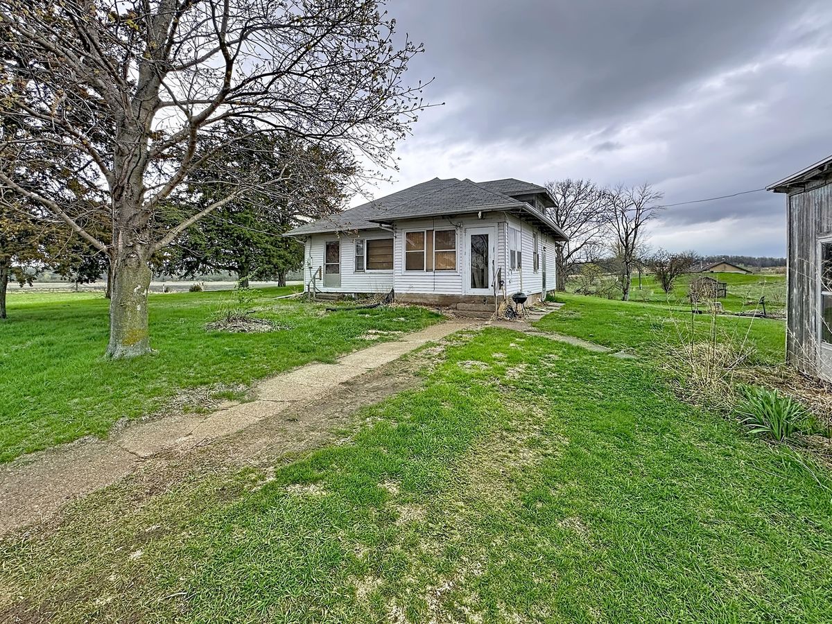 12694 Meredosia Road, Albany, IL 61230