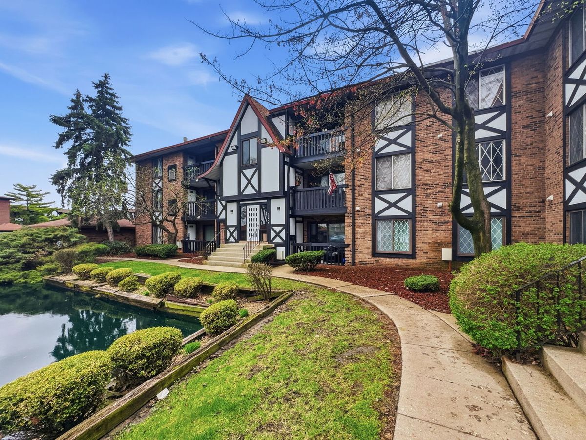 13616 Royal Court, Crestwood, IL 60418