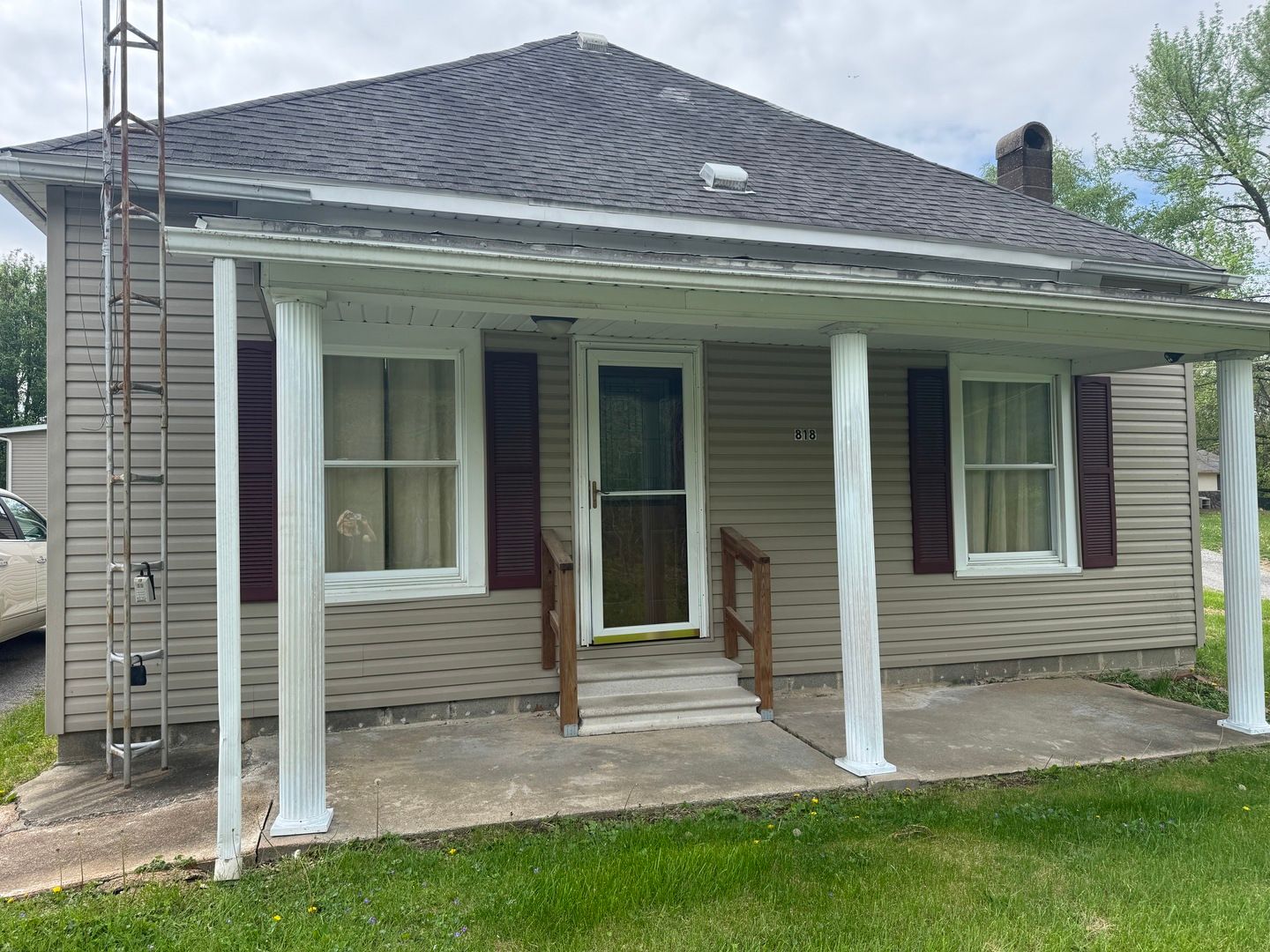 818 E Belleville Avenue — Christopher, IL 62822