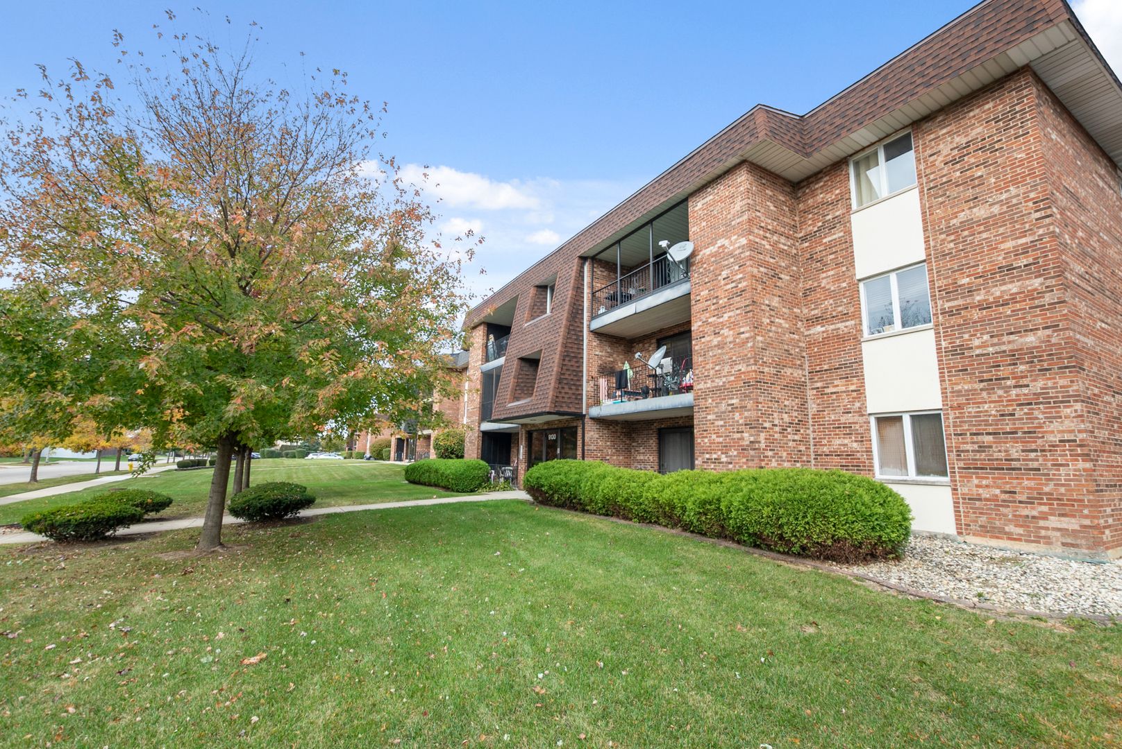 9130 W 140th Street #2NW — Orland Park, IL 60462