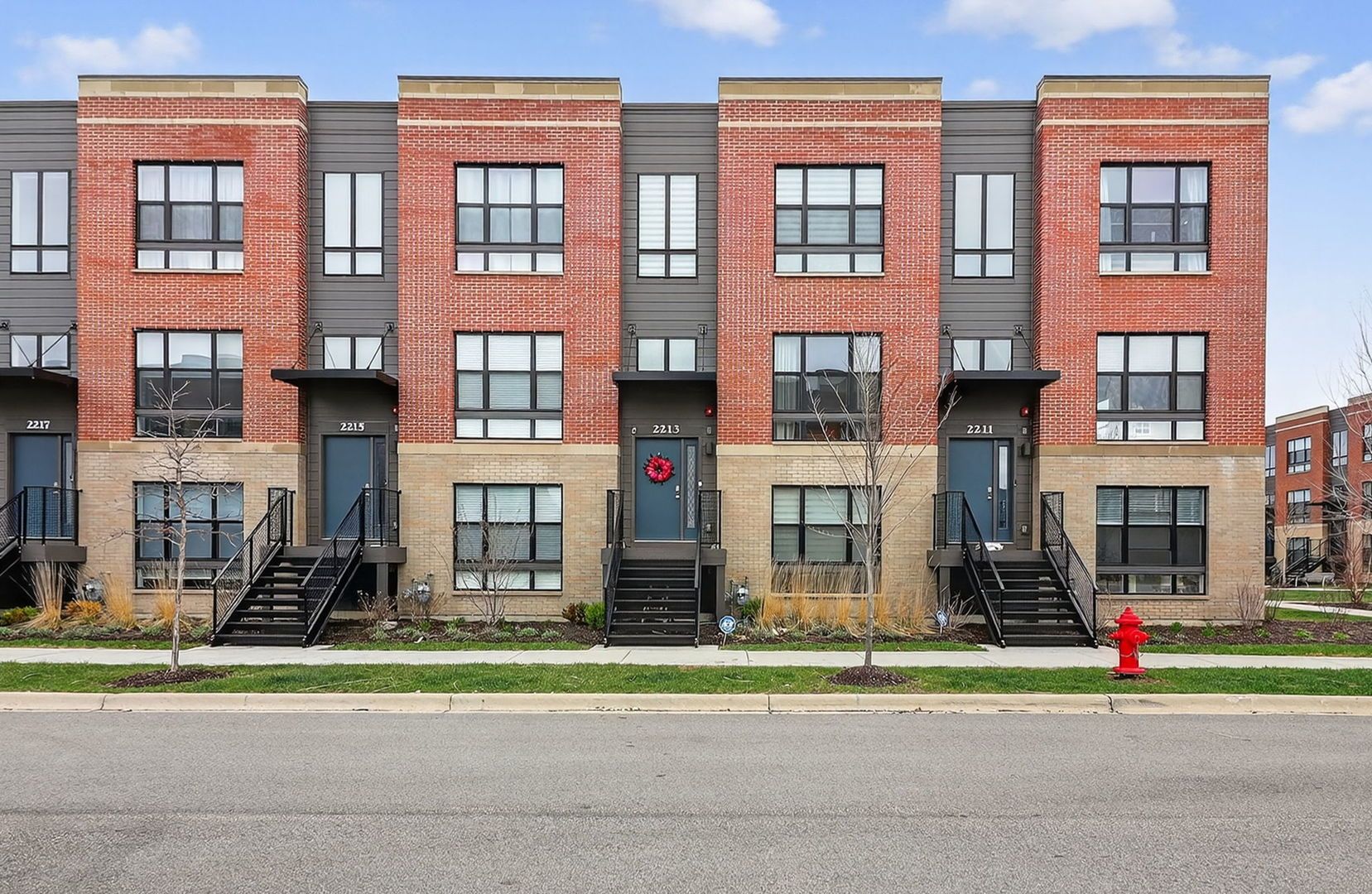 2213 Venture Drive — Schaumburg, IL 60173