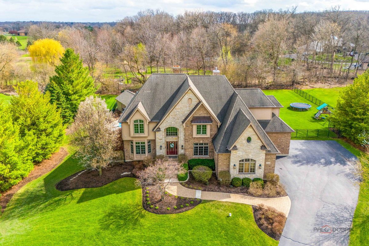 37W209 Deer Pond Court, St. Charles, IL 60175