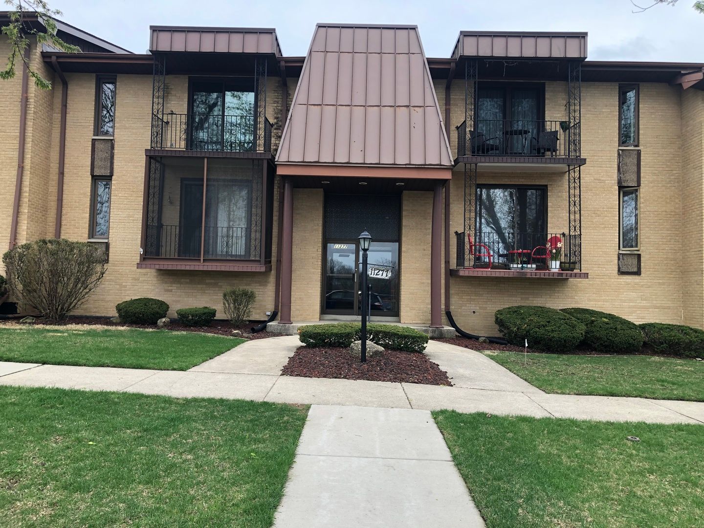 11277 S Roberts Road S #E — Palos Hills, IL 60465