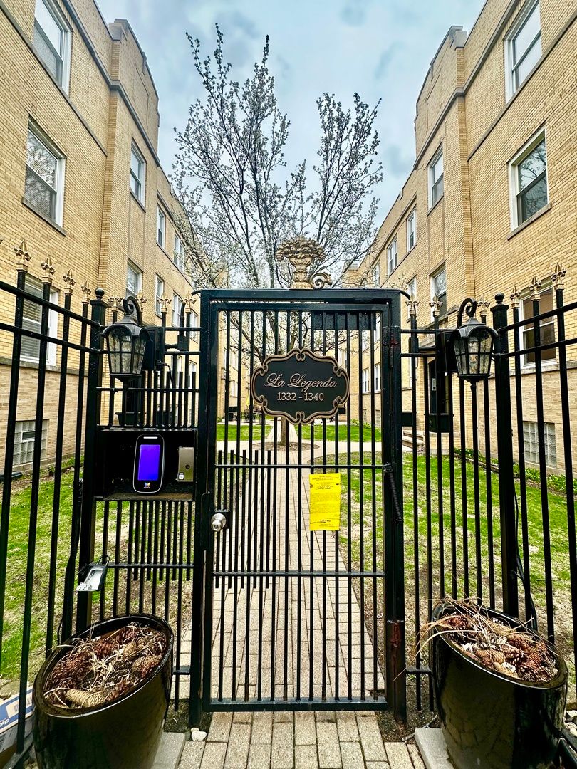 1334 W Estes Avenue #3S — Chicago, IL 60626