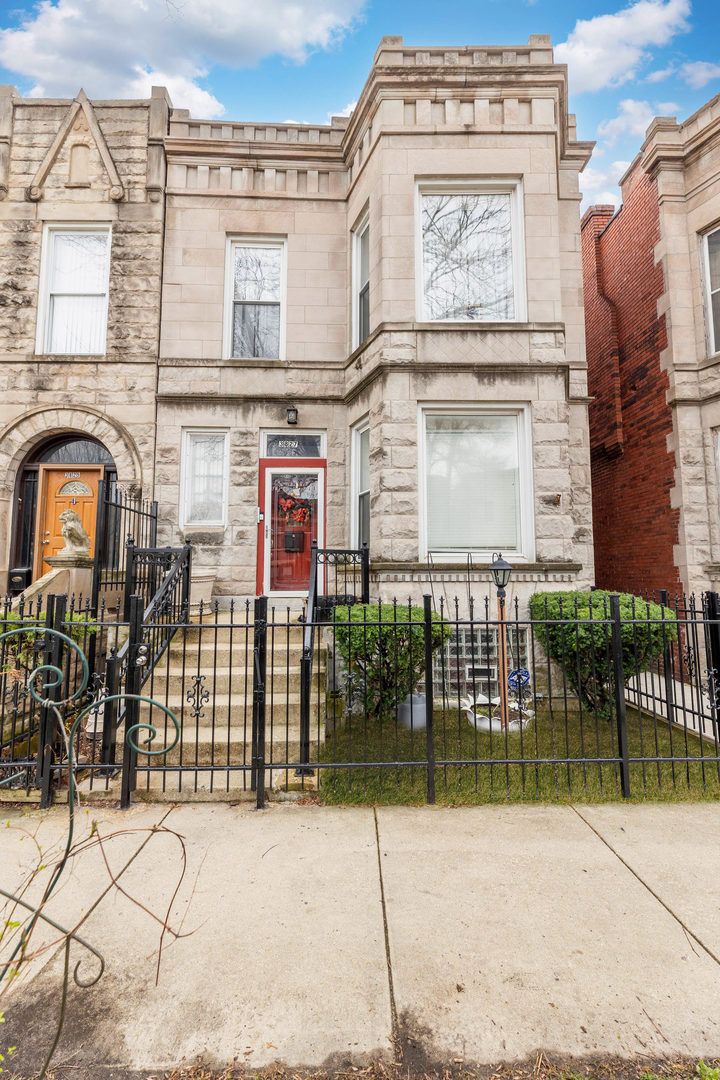 3827 W Flournoy Street #1 — Chicago, IL 60624