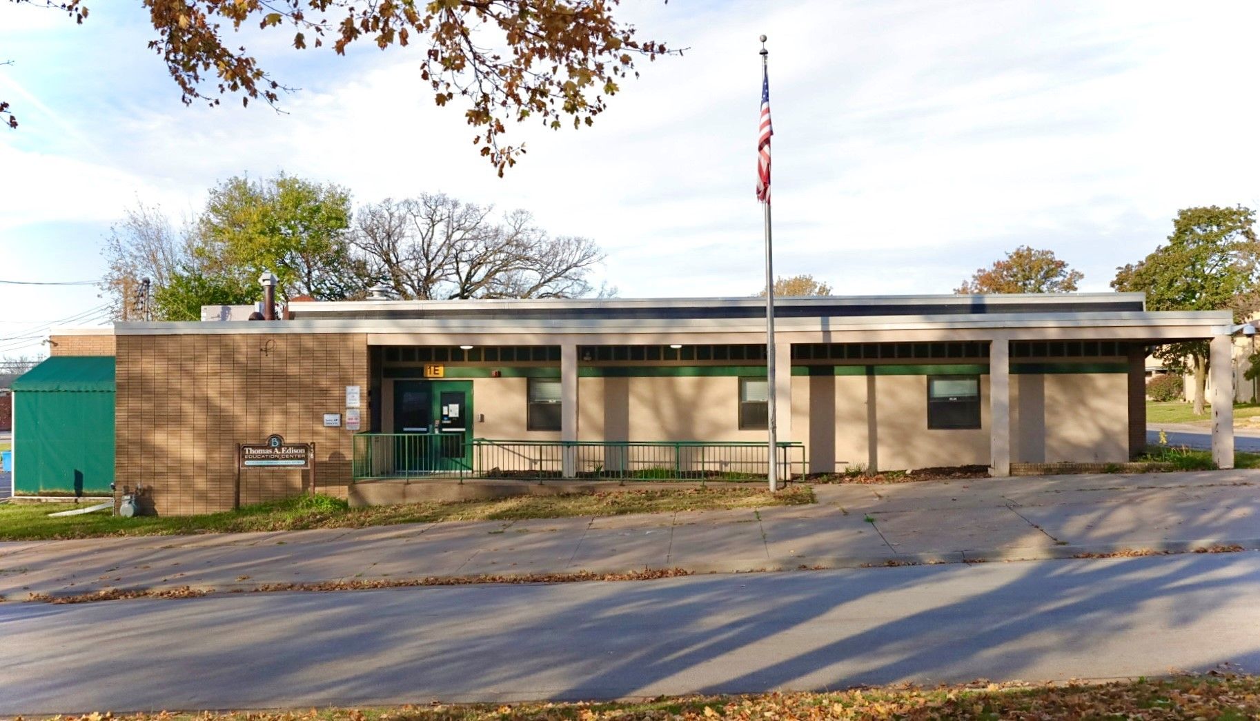 438 16th Street — Bettendorf, IA 52722