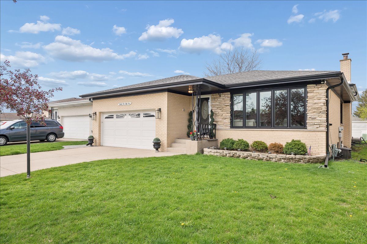8154 N Root Court — Niles, IL 60714