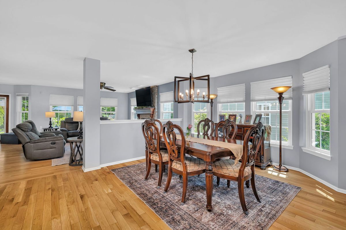 1002 Butterfield Circle E, Shorewood, IL 60404