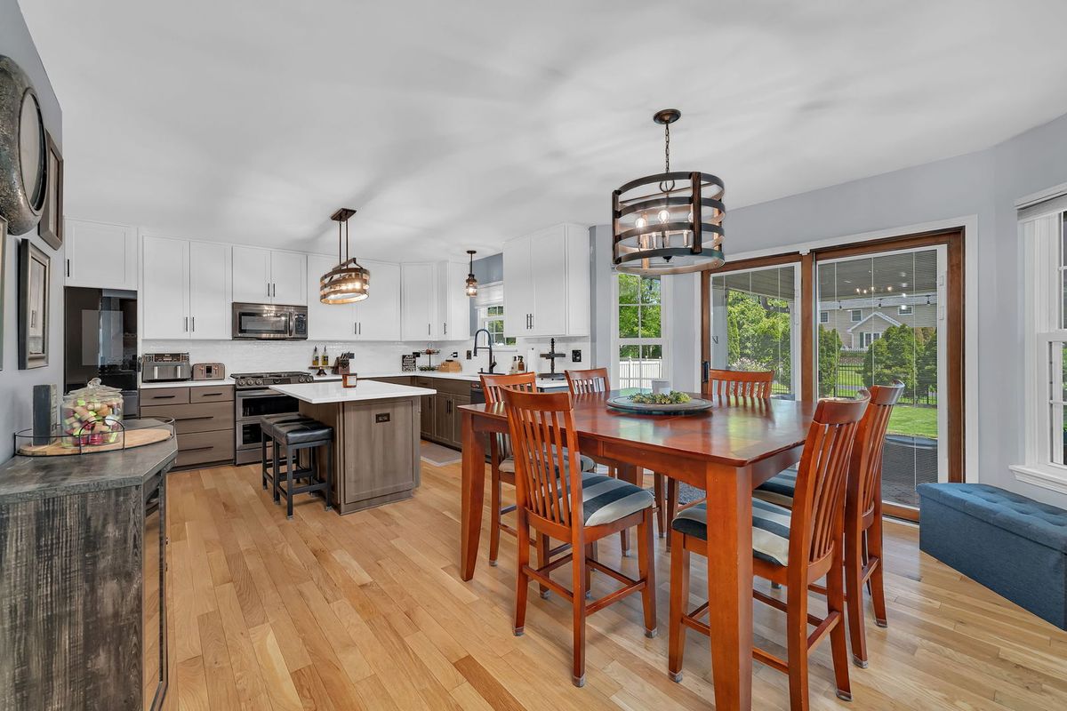 1002 Butterfield Circle E, Shorewood, IL 60404
