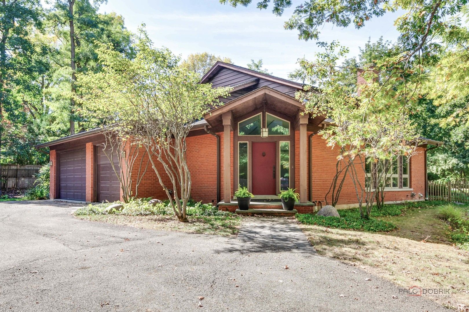 1175 Edgewood Road — Lake Forest, IL 60045