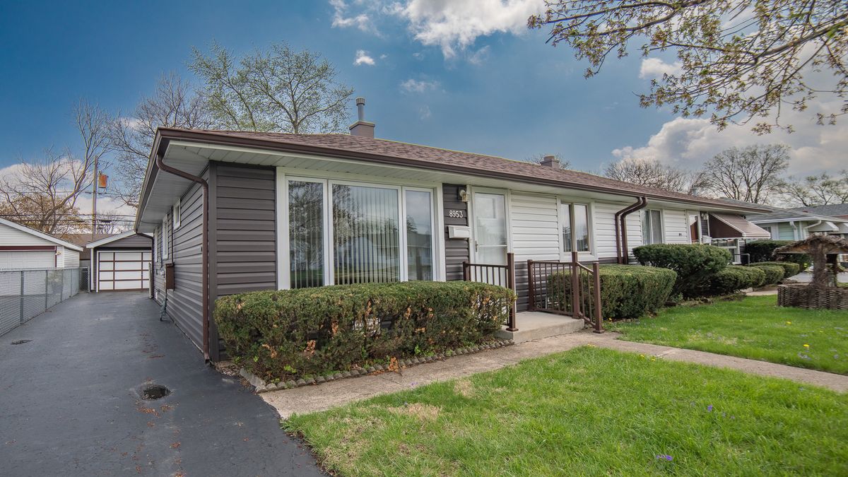 8953 Corcoran Road, Hometown, IL 60456