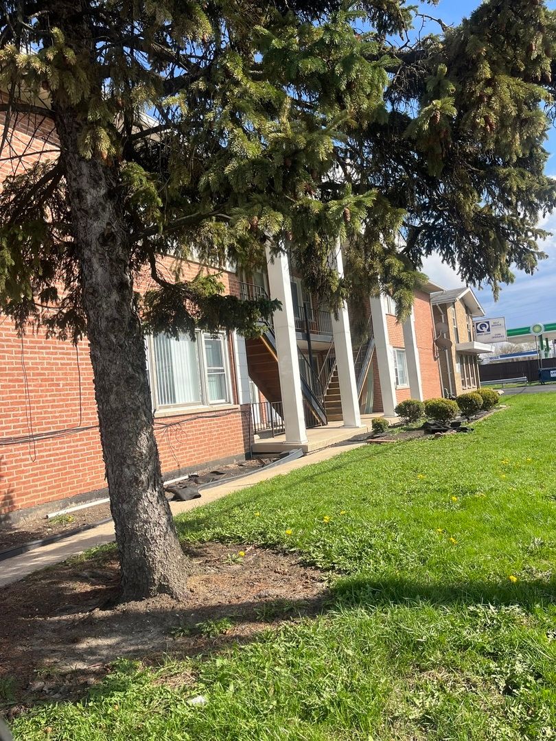 7831 roberts Road #4 — Bridgeview, IL 60455
