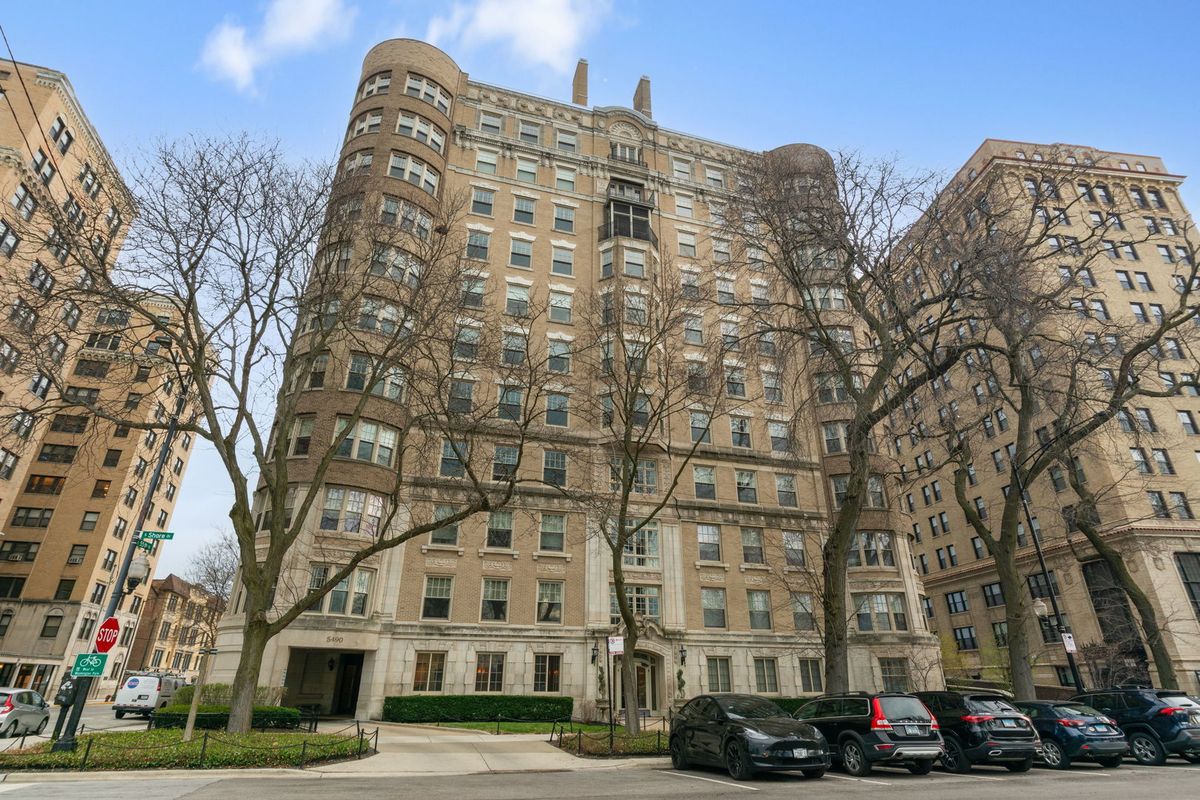 5490 South Shore Drive, Chicago, IL 60615