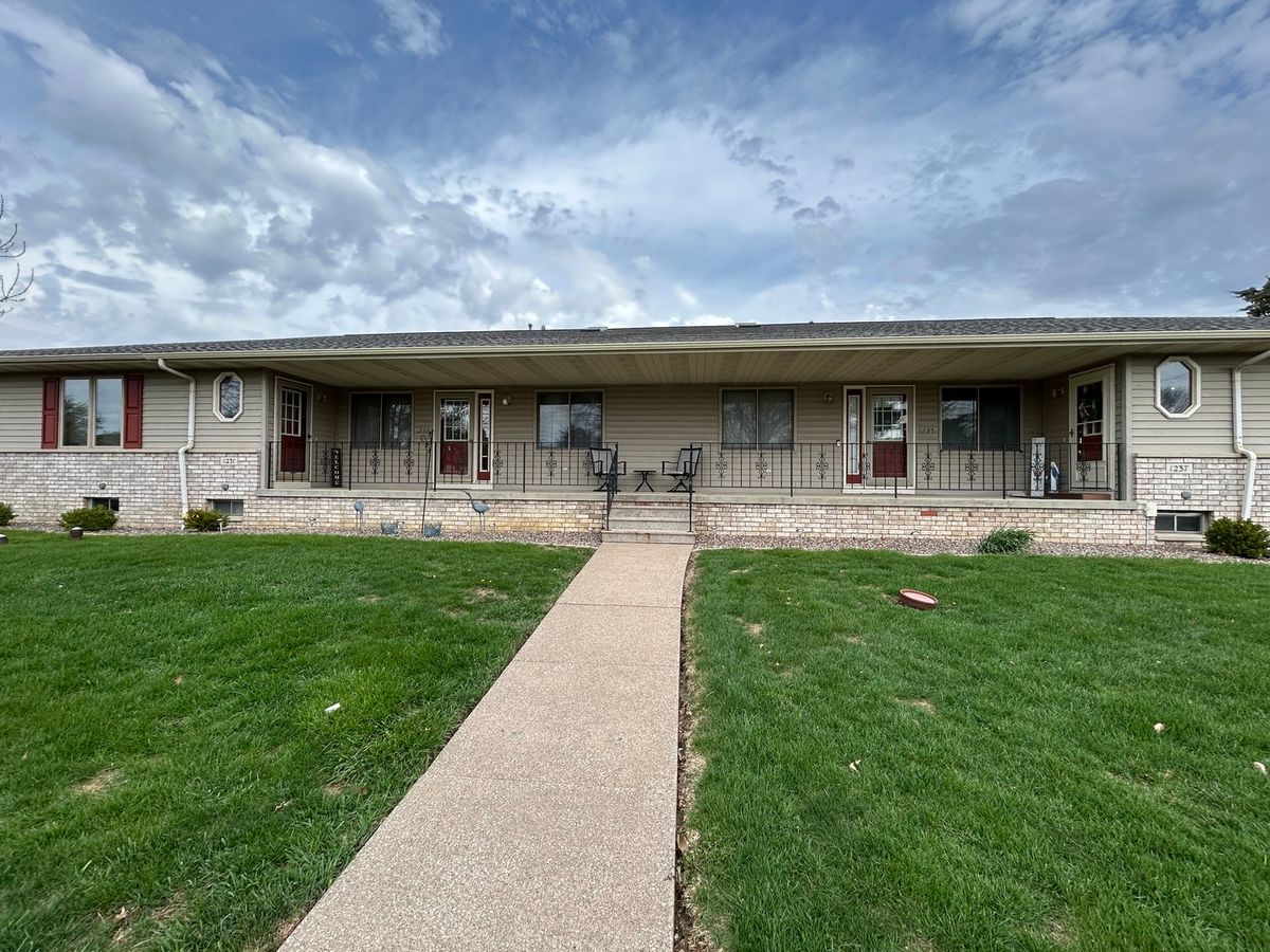 1233 47th Ave Court, East Moline, IL 61244