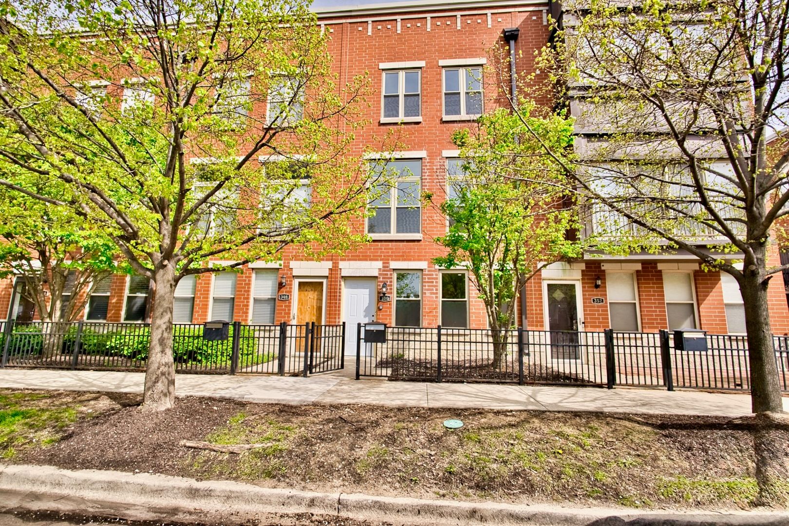 350 E Eastgate Place — Chicago, IL 60616