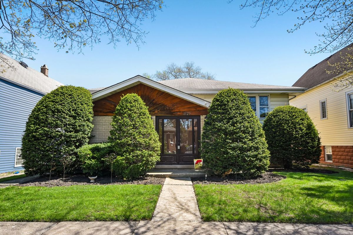 1527 Clarence Avenue, Berwyn, IL 60402