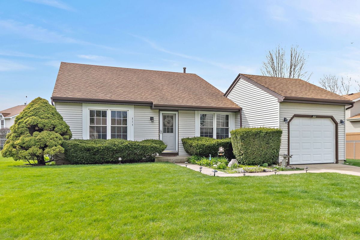 313 Huntington Drive, McHenry, IL 60050