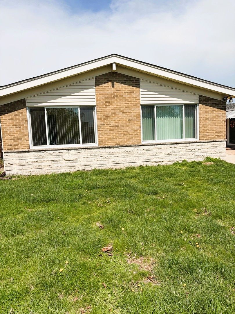 5250 Jarvis Avenue — Skokie, IL 60077