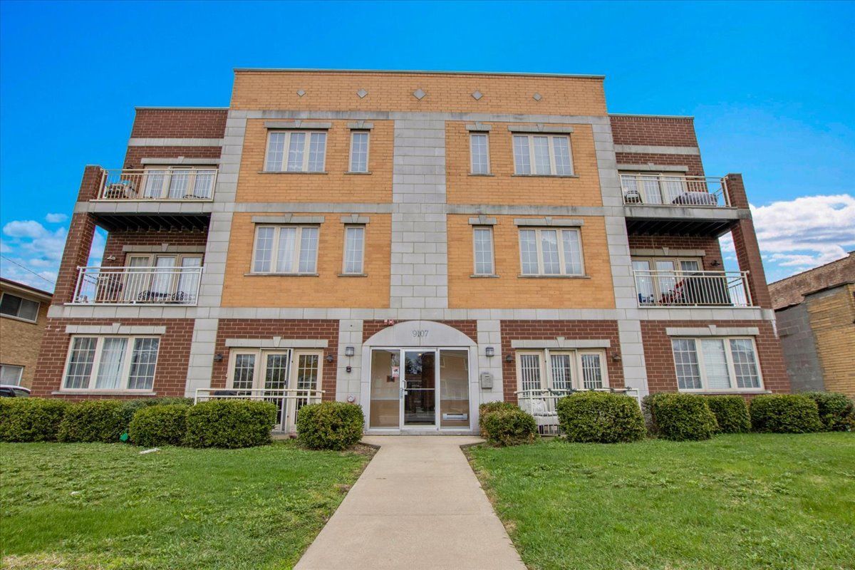 9107 Grand Avenue #3W — Franklin Park, IL 60131