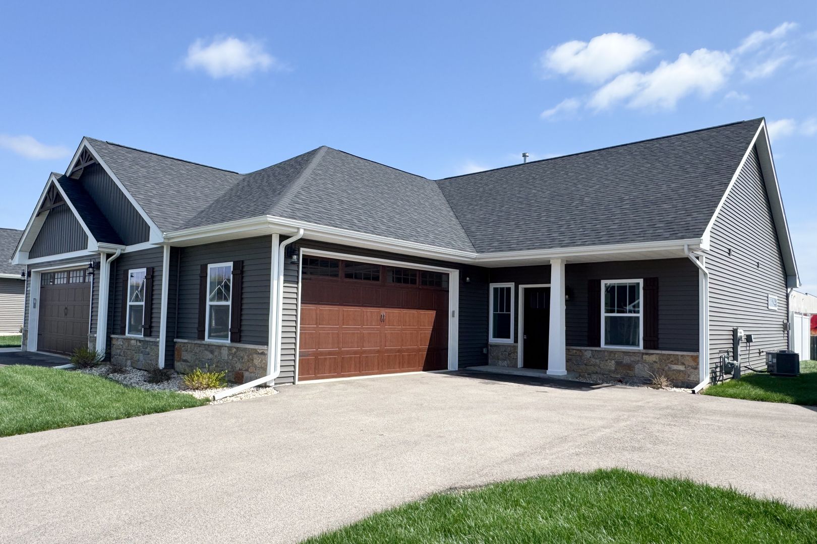 540 Anjali Court #R — Sycamore, IL 60178